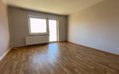 Helle 4-Zimmer-Obergeschosswohnung mit großem sonnigem Balkon in Rothenburg ZU VERMIETEN!